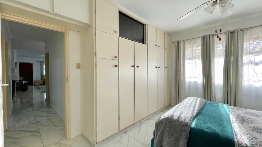 4 Bedroom Property for Sale in Gordons Bay Central Western Cape